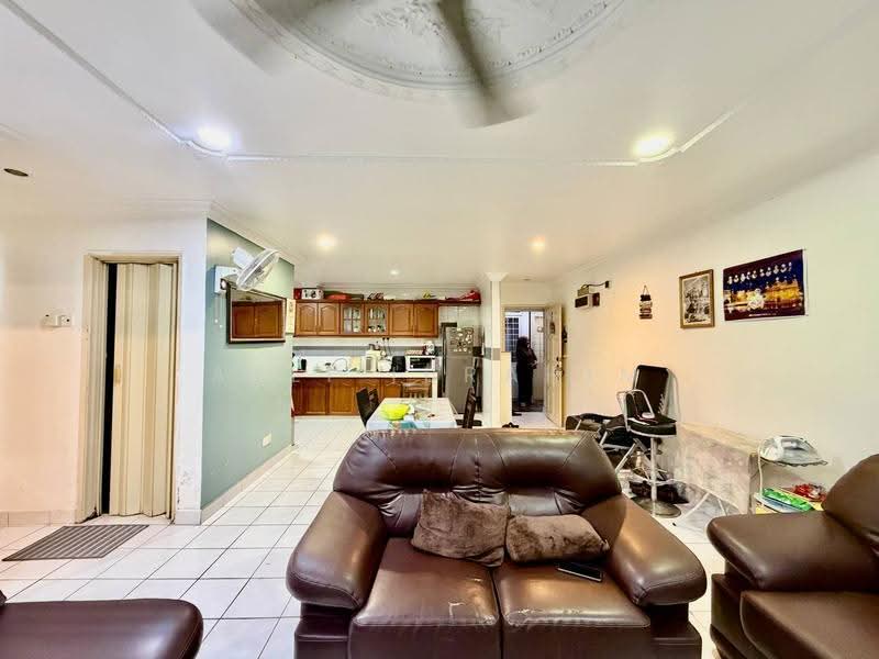 Pangsapuri untuk Dijual di Taman Lembah Maju 600 Apartment - Azli Ibrahim - Living Room - PropertyGuru.com.my