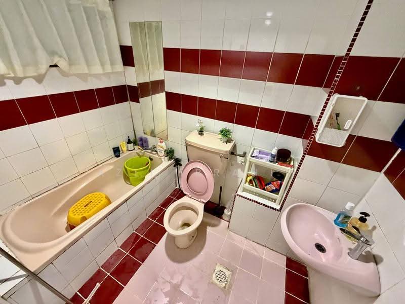 Pangsapuri untuk Dijual di Taman Lembah Maju 600 Apartment - Azli Ibrahim - Bathroom - PropertyGuru.com.my