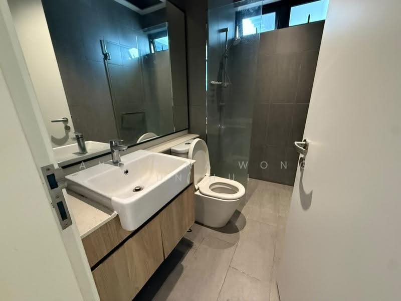 Kediaman Servis untuk Dijual di 10 Stonor - Angelina Wong Yun Hui - Bathroom - PropertyGuru.com.my