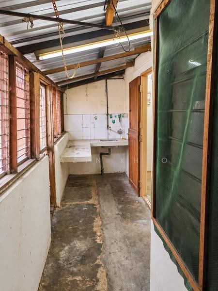 1-storey Terraced House for Sale in Taman Lintang (Sungai Siput) - Qazin Khoo - Kitchen - PropertyGuru.com.my