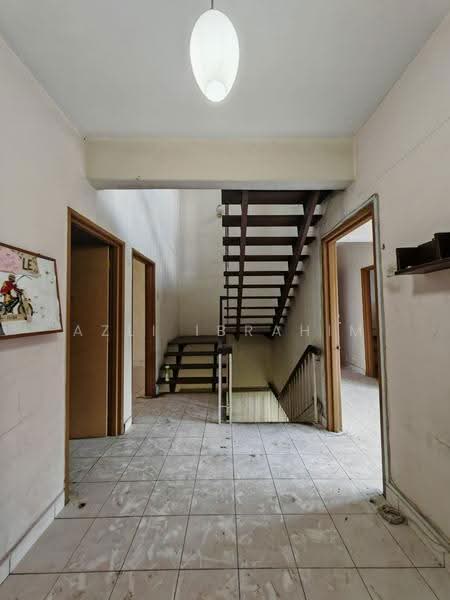 Rumah Teres 2.5-Tingkat untuk Dijual di Kota Perdana (Seri Kembangan) - Azli Ibrahim - Entrance - PropertyGuru.com.my