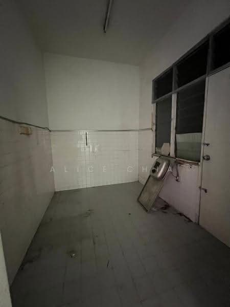 Rumah Teres 2-Tingkat untuk Dijual di Taman Molek (Johor Bahru) - Alice Chia - Kitchen - PropertyGuru.com.my