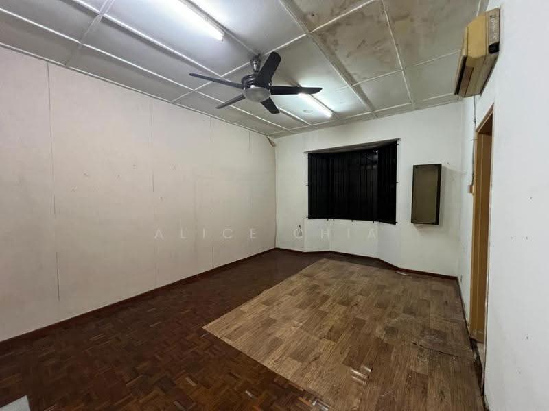 Rumah Teres 2-Tingkat untuk Dijual di Taman Molek (Johor Bahru) - Alice Chia - Living Room - PropertyGuru.com.my