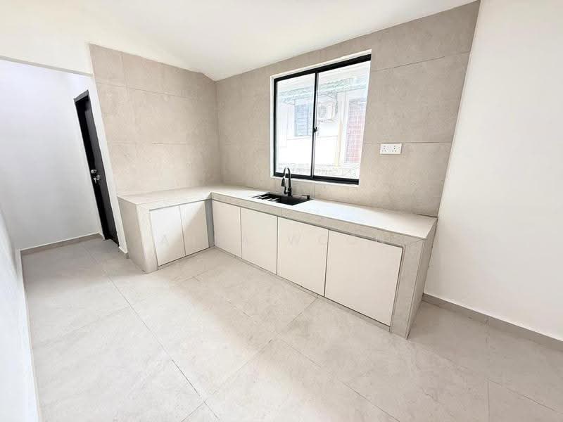 1-storey Terraced House for Sale in Taman Ungku Tun Aminah (Skudai) - Anna Woon - Kitchen - PropertyGuru.com.my