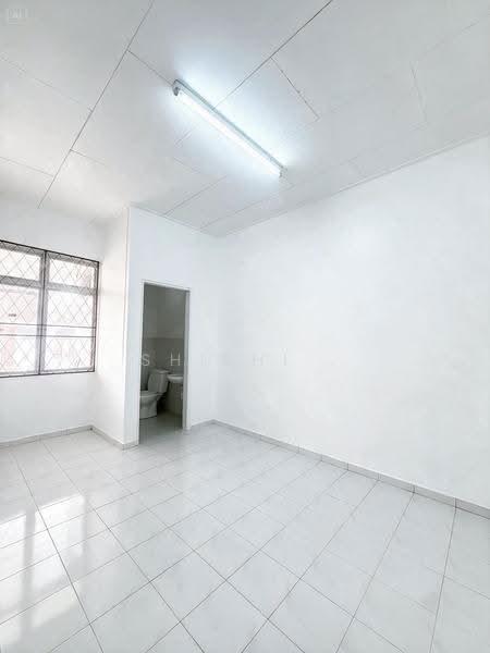 Rumah Teres 1-Tingkat untuk Dijual di Taman Senai Utama (Kulai) - Shishi . - Bathroom - PropertyGuru.com.my