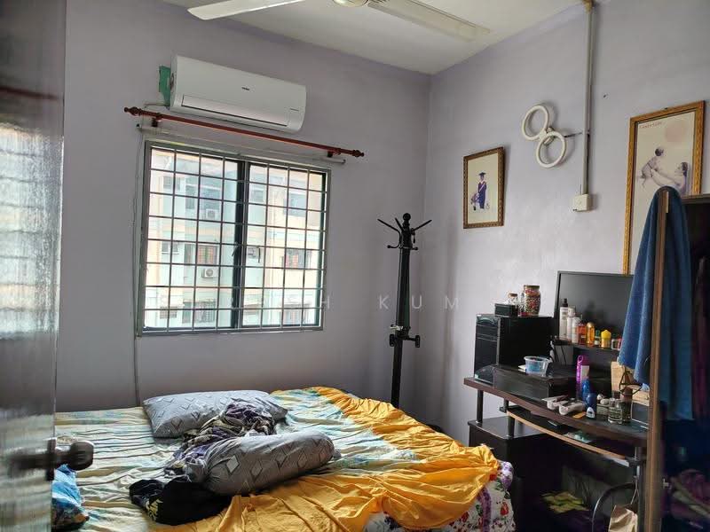 Pangsapuri untuk Dijual di Pangsapuri Subang Impian - Suresh Kumar - Bedroom - PropertyGuru.com.my