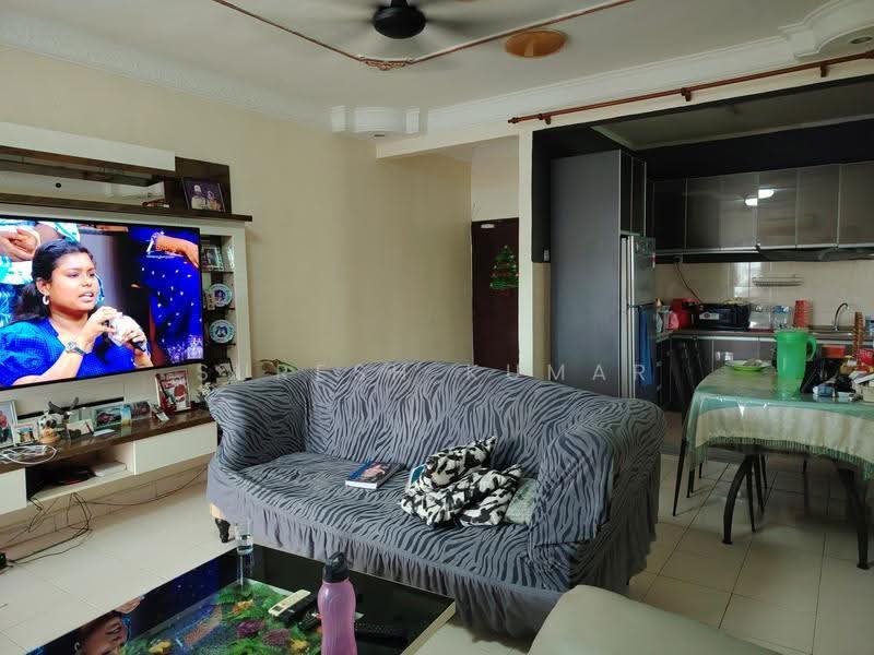 Pangsapuri untuk Dijual di Pangsapuri Subang Impian - Suresh Kumar - Living Room - PropertyGuru.com.my