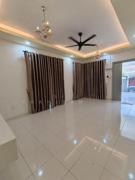 1-storey Terraced House for Sale in Taman Perindustrian Tanjong Minyak Perdana (Tanjong Minyak) - Siti Shahidah Sheikh Fadzullah - Living Room - PropertyGuru.com.my