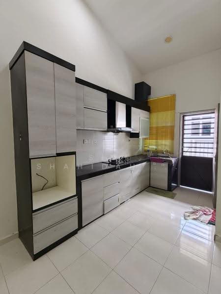 1-storey Terraced House for Sale in Taman Perindustrian Tanjong Minyak Perdana (Tanjong Minyak) - Siti Shahidah Sheikh Fadzullah - Kitchen - PropertyGuru.com.my