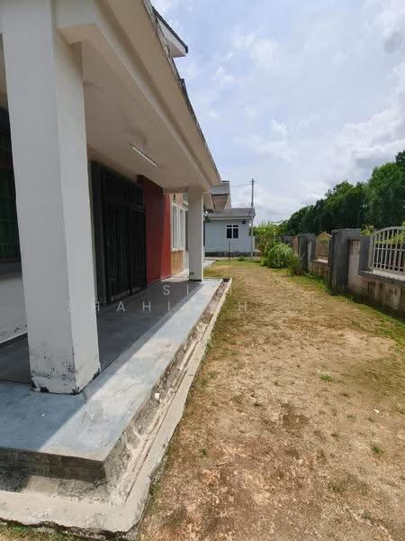 1-storey Terraced House for Sale in Taman Perindustrian Tanjong Minyak Perdana (Tanjong Minyak) - Siti Shahidah Sheikh Fadzullah - Exterior - PropertyGuru.com.my