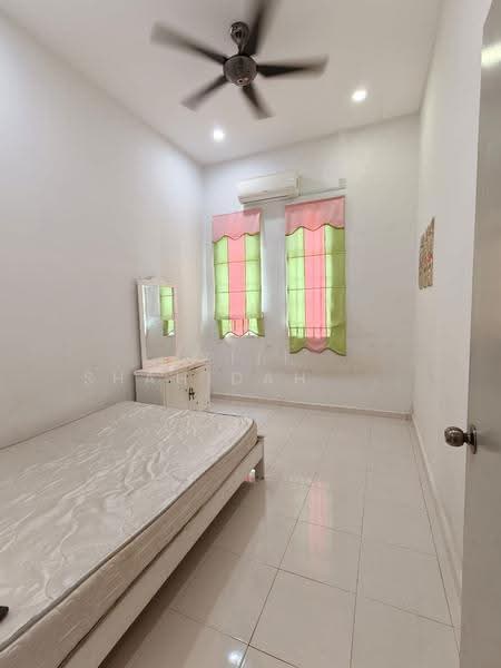1-storey Terraced House for Sale in Taman Perindustrian Tanjong Minyak Perdana (Tanjong Minyak) - Siti Shahidah Sheikh Fadzullah - Bedroom - PropertyGuru.com.my