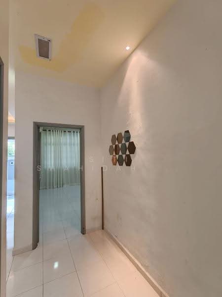 1-storey Terraced House for Sale in Taman Perindustrian Tanjong Minyak Perdana (Tanjong Minyak) - Siti Shahidah Sheikh Fadzullah - Corridor - PropertyGuru.com.my
