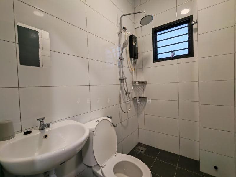 Rumah Bandar untuk Dijual di Bandar Sungai Long (Selangor) - Jeff Beh - Bathroom - PropertyGuru.com.my