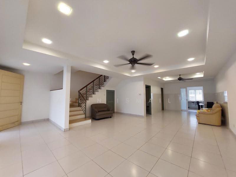 2-storey Terraced House for Sale in Seksyen U9 (Shah Alam) - Azlin Ismail - Living Room - PropertyGuru.com.my