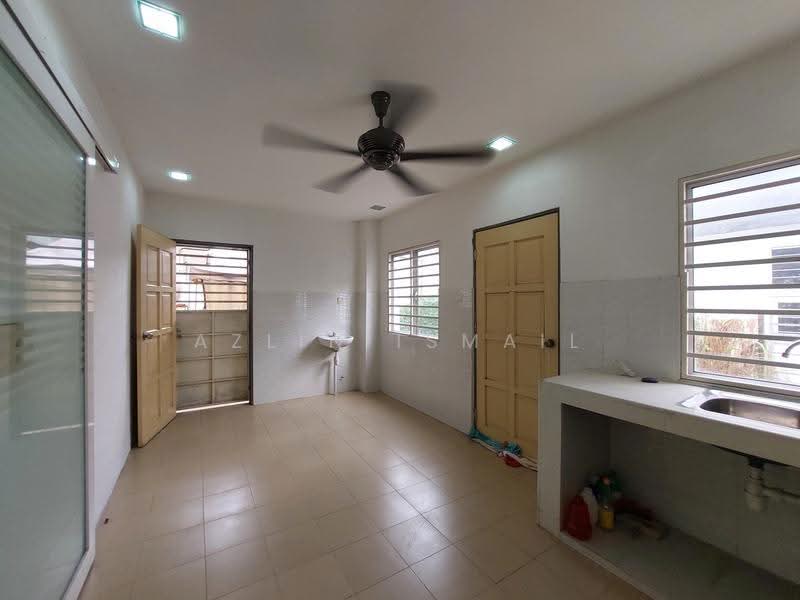 2-storey Terraced House for Sale in Seksyen U9 (Shah Alam) - Azlin Ismail - Kitchen - PropertyGuru.com.my