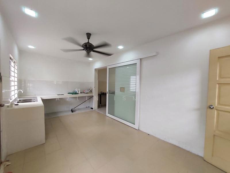 2-storey Terraced House for Sale in Seksyen U9 (Shah Alam) - Azlin Ismail - Kitchen - PropertyGuru.com.my