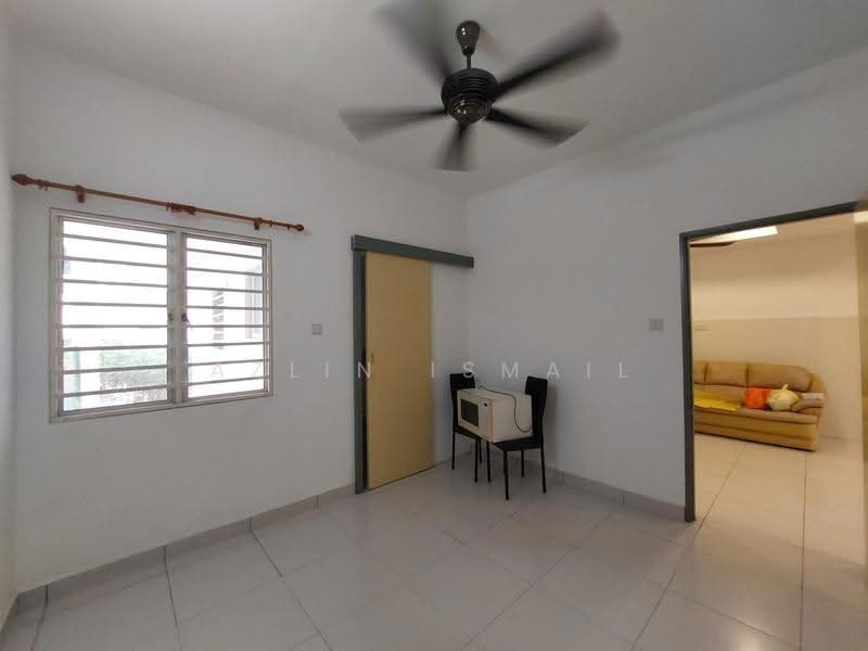 2-storey Terraced House for Sale in Seksyen U9 (Shah Alam) - Azlin Ismail - Living Room - PropertyGuru.com.my