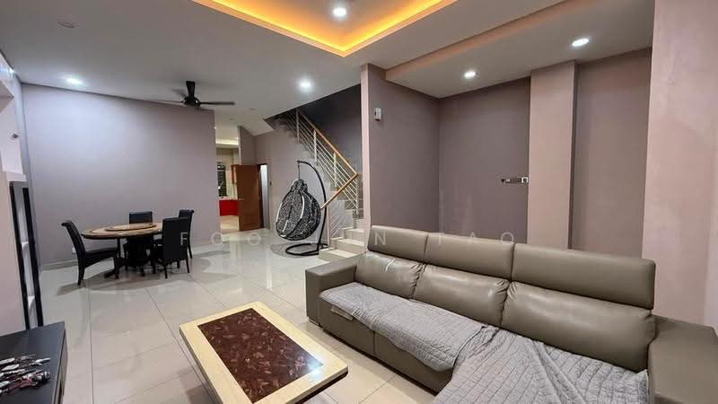 Rumah Teres 2-Tingkat untuk Disewa di Taman Mount Austin (Tebrau) - Foo Jun Tao - Living Room - PropertyGuru.com.my