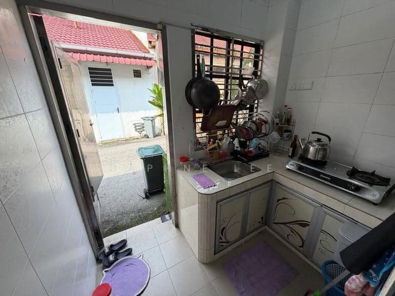 1-storey Terraced House for Rent in Taman Molek (Johor Bahru) - Daphne Lee - Kitchen - PropertyGuru.com.my