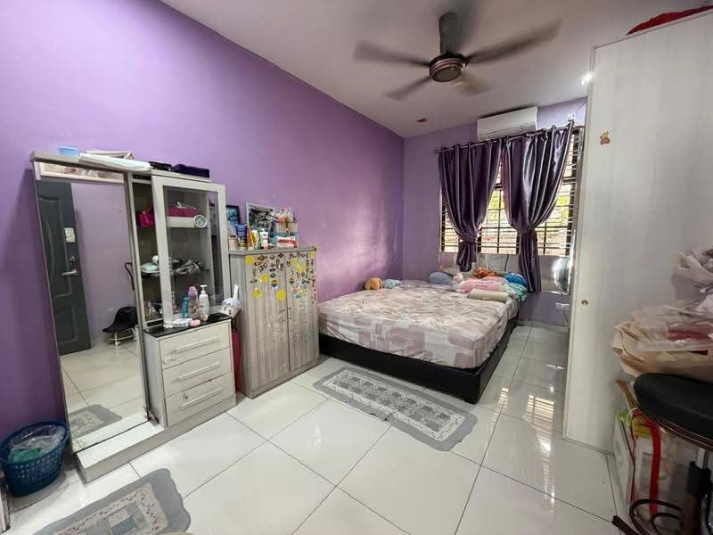 1-storey Terraced House for Rent in Taman Molek (Johor Bahru) - Daphne Lee - Bedroom - PropertyGuru.com.my