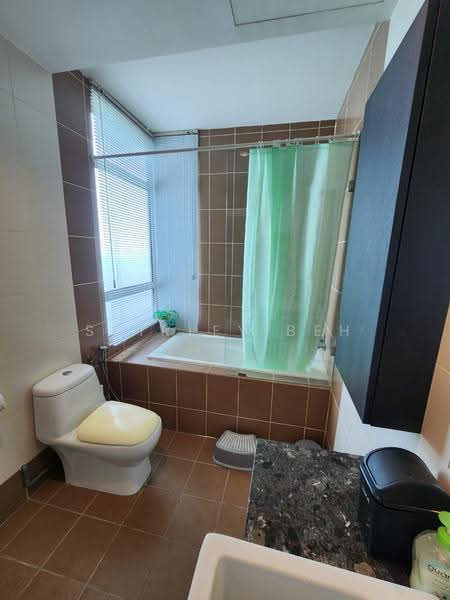 Kondominium untuk Disewa di 10 Island Resort - Shirley Beh - Bathroom - PropertyGuru.com.my