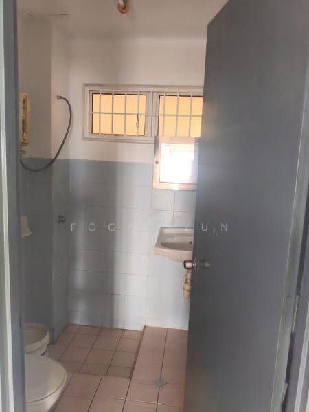 Pangsapuri untuk Disewa di Seri Puri - Foong Yun - Bathroom - PropertyGuru.com.my