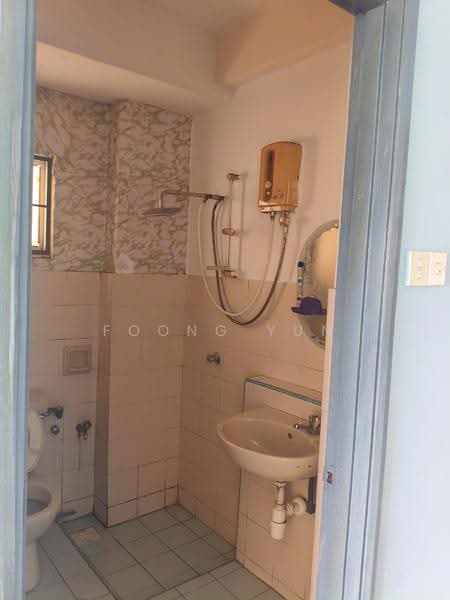 Pangsapuri untuk Disewa di Seri Puri - Foong Yun - Bathroom - PropertyGuru.com.my