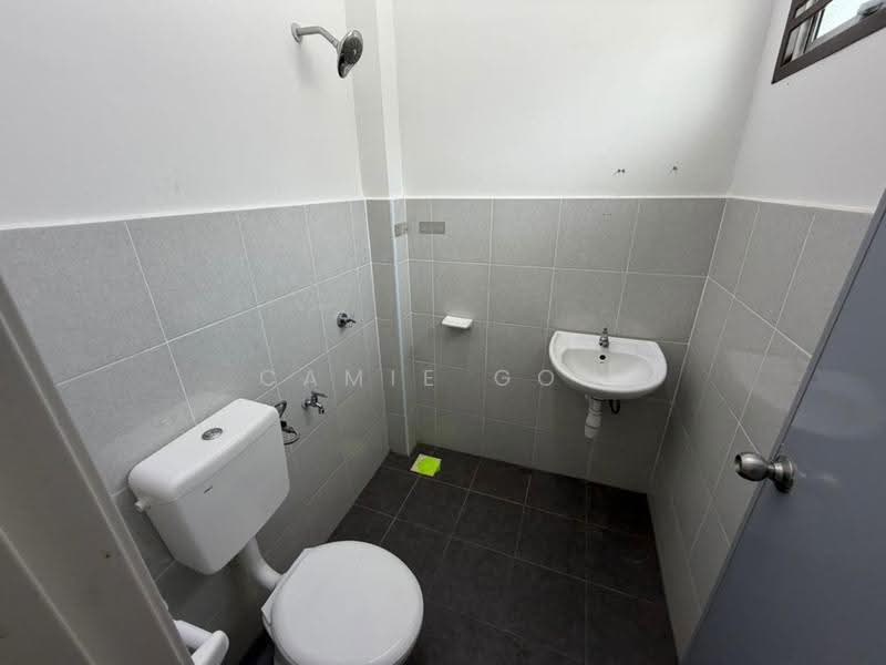 1-storey Terraced House for Rent in Ayer Molek (Melaka) - Camie Goh - Bathroom - PropertyGuru.com.my