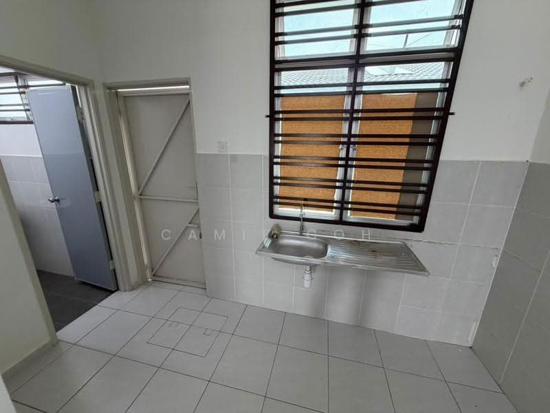 1-storey Terraced House for Rent in Ayer Molek (Melaka) - Camie Goh - Kitchen - PropertyGuru.com.my