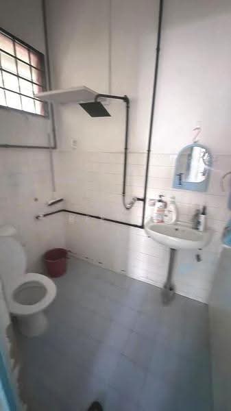 Rumah Teres 1-Tingkat untuk Dijual di Taman Universiti (Skudai) - Bee Ng - Bathroom - PropertyGuru.com.my