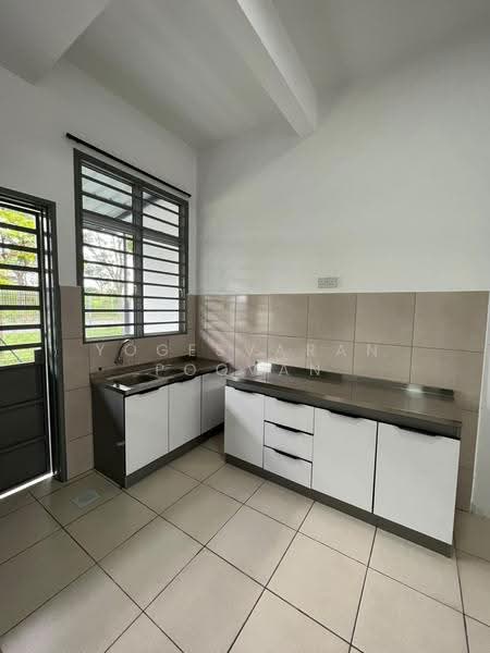 Rumah Teres 2-Tingkat untuk Disewa di Bandar Mahkota Banting (Tanjong Duabelas) - Yogesvaran Poovan - Kitchen - PropertyGuru.com.my