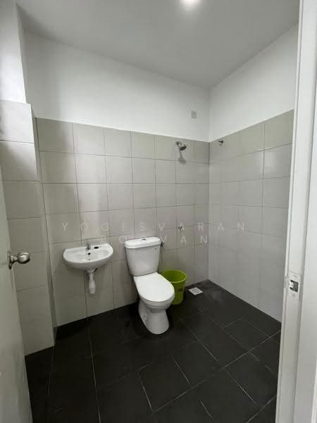 Rumah Teres 2-Tingkat untuk Disewa di Bandar Mahkota Banting (Tanjong Duabelas) - Yogesvaran Poovan - Bathroom - PropertyGuru.com.my