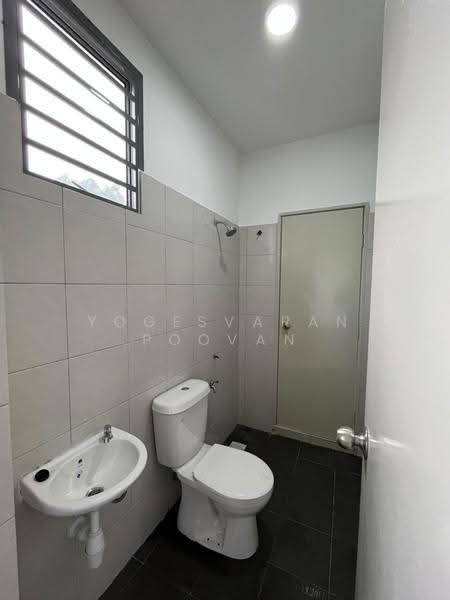 Rumah Teres 2-Tingkat untuk Disewa di Bandar Mahkota Banting (Tanjong Duabelas) - Yogesvaran Poovan - Bathroom - PropertyGuru.com.my