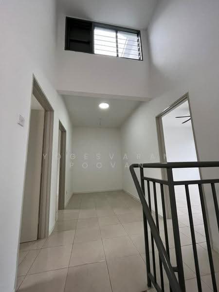 Rumah Teres 2-Tingkat untuk Disewa di Bandar Mahkota Banting (Tanjong Duabelas) - Yogesvaran Poovan - Corridor - PropertyGuru.com.my