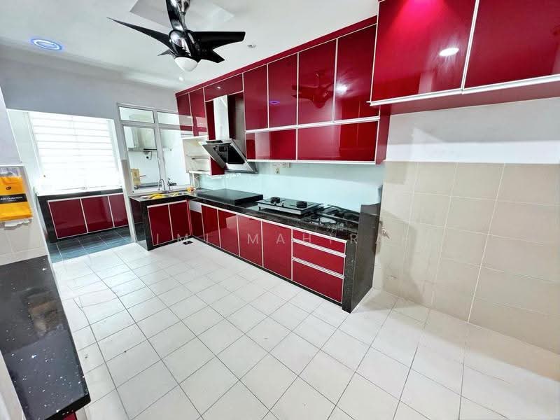 Rumah Teres 2-Tingkat untuk Dijual di Taman TTDI Grove (Kajang) - Aimi Mahirah - Kitchen - PropertyGuru.com.my