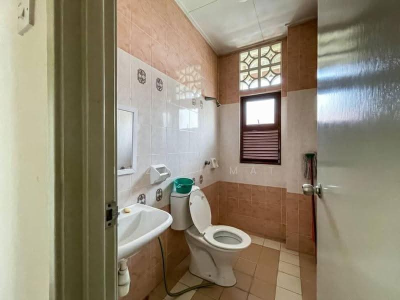 Bungalow House for Sale in Kota Seriemas (Nilai) - Izzati Mat - Bathroom - PropertyGuru.com.my