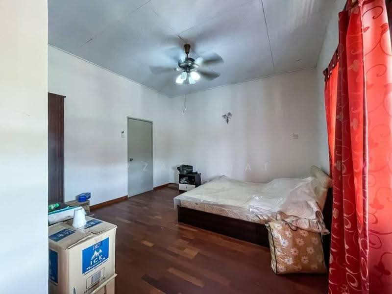 Bungalow House for Sale in Kota Seriemas (Nilai) - Izzati Mat - Bedroom - PropertyGuru.com.my