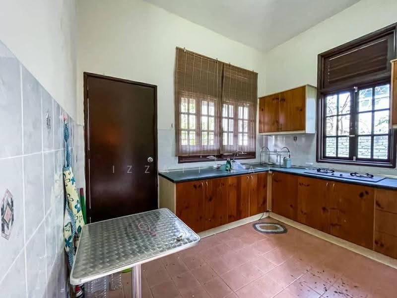 Bungalow House for Sale in Kota Seriemas (Nilai) - Izzati Mat - Kitchen - PropertyGuru.com.my