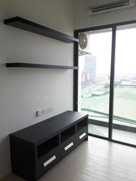 Kediaman Servis untuk Dijual di The Grand @ Kelana Damansara Suite - Chak Ching H'Ng - Living Room - PropertyGuru.com.my