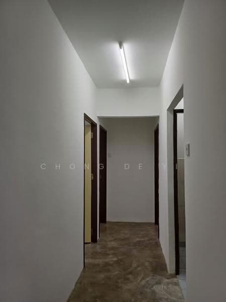 Apartment for Sale at Putra Permai Block B - Chong De Yi - Corridor - PropertyGuru.com.my