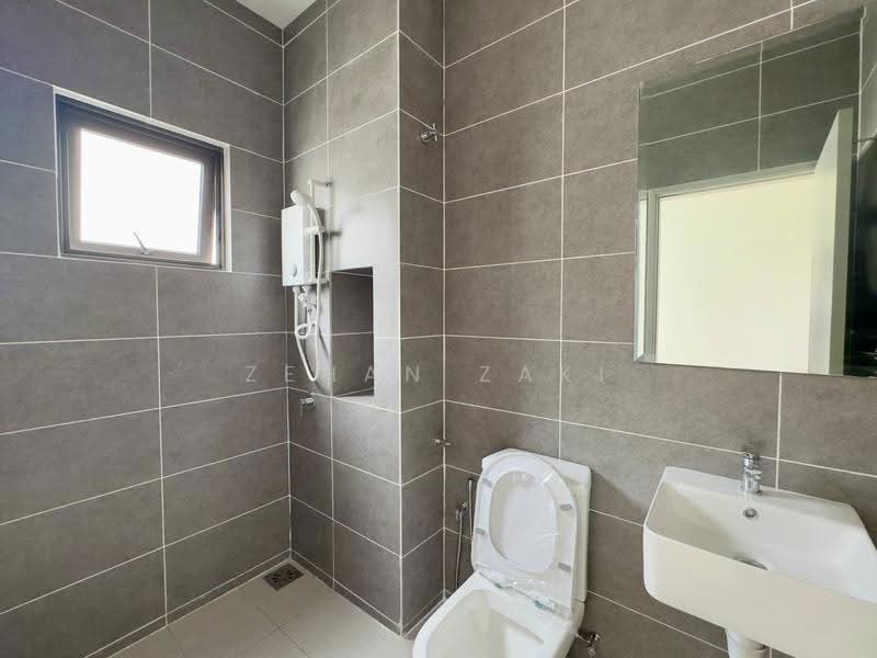 Rumah Berkembar untuk Dijual di Cyber 10 (Cyberjaya) - Zehan Zaki - Bathroom - PropertyGuru.com.my
