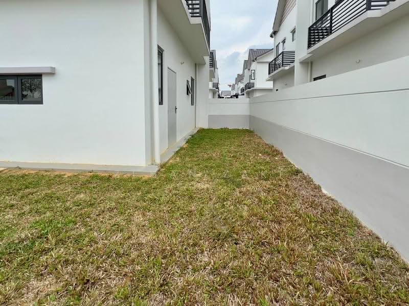 Rumah Berkembar untuk Dijual di Cyber 10 (Cyberjaya) - Zehan Zaki - Exterior - PropertyGuru.com.my