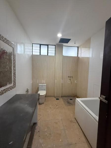 Bungalow House for Sale in Leisure Farm (Gelang Patah) - Jin Teok - Bathroom - PropertyGuru.com.my