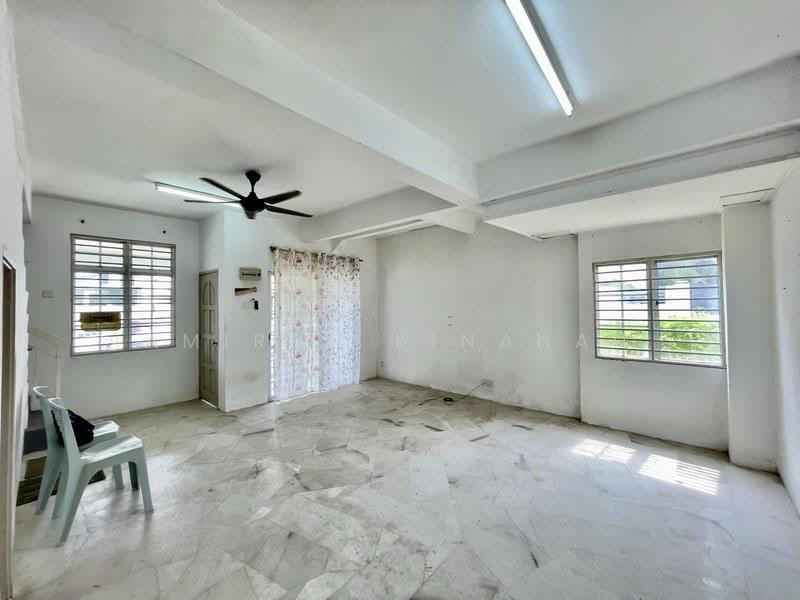 Rumah Teres 2-Tingkat untuk Dijual di Bandar Puncak Alam (Puncak Alam) - Amirun Kinanah - Living Room - PropertyGuru.com.my