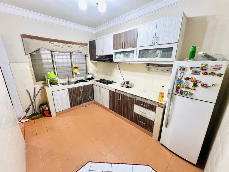 2-storey Terraced House for Sale in Bandar Rinching Seksyen 4 (Semenyih) - Natira Sulaiman - Kitchen - PropertyGuru.com.my