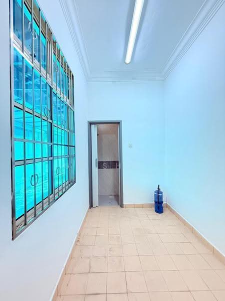 Rumah Berkembar untuk Dijual di Taman Pelangi Indah (Ulu Tiram) - Shishi . - Corridor - PropertyGuru.com.my