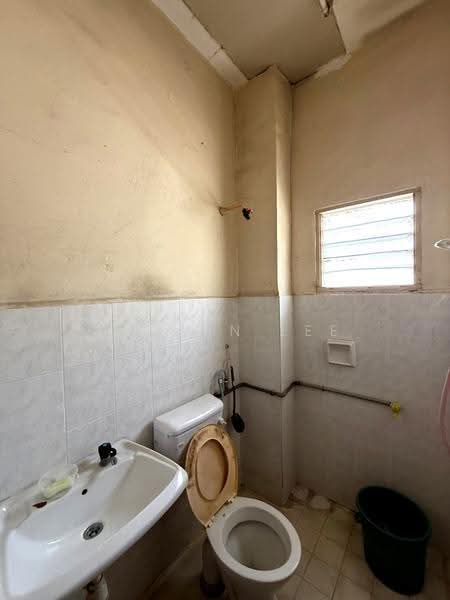 2-storey Terraced House for Sale in Taman Desa Jaya (Johor Bahru) - Calvin Lee - Bathroom - PropertyGuru.com.my
