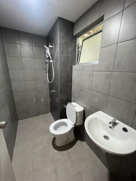 Kondominium untuk Disewa di Residensi Sateria - Eric Siew - Bathroom - PropertyGuru.com.my