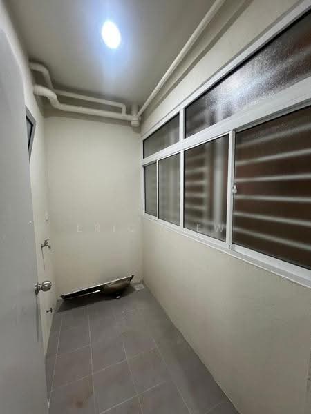 Kondominium untuk Disewa di Residensi Sateria - Eric Siew - Balcony - PropertyGuru.com.my