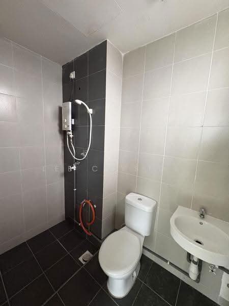 Service Residence for Rent at Ascotte Boulevard - Lee Crystal - Bathroom - PropertyGuru.com.my